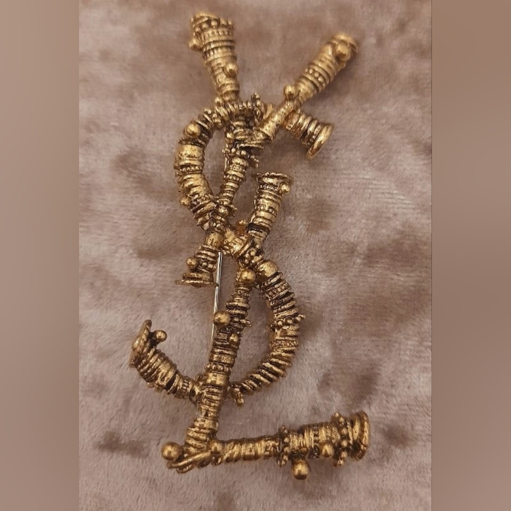 Brooch - Picture 2 of 3